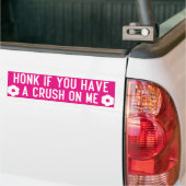honk if you have a crush on me バンパーステッカー (トラック上)