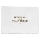 Honoring Our Fallen Heroes / Bolsa de Regalo ラージペーパーバッグ (裏面)