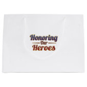Honoring Our Heroes / Bolsa de Regalo ラージペーパーバッグ (正面)