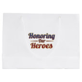 Honoring Our Heroes / Bolsa de Regalo ラージペーパーバッグ (裏面)