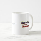 Honoring Our Heroes / Día de los Caídos コーヒーマグカップ (正面右)