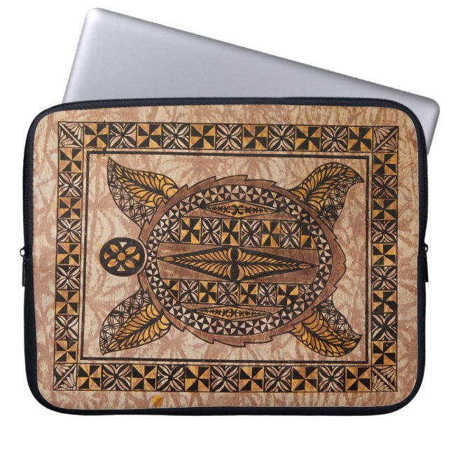 Honuの初期のなハワイの入れ墨の樹皮布のウェットスーツ ラップトップスリーブ (正面)