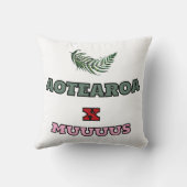 Hoodie Strawberry Cream Christmas Hat NZ Fern クッション (裏面)