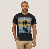 Hooked on a Moment © – 美術品 Tシャツ (正面フル)
