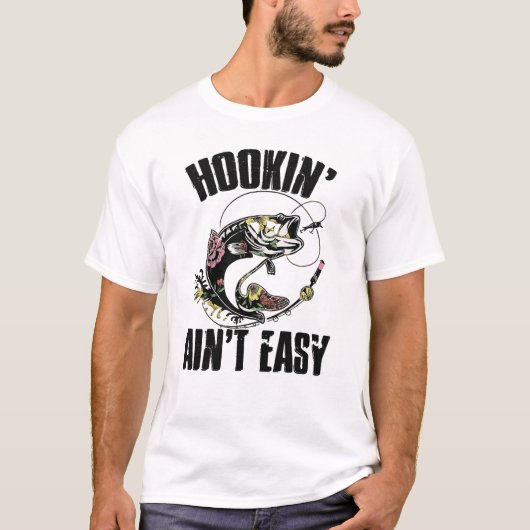 Hookin’ Ain’t Easy Fishing T-Shirt – Funny Angler  Tシャツ (正面)