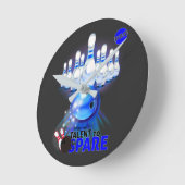 Horloge en Acryliqueボーリングスペアの才能 ラウンド壁時計 (傾斜)