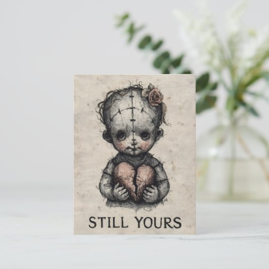 Horror Art of Stitched Doll with Broken Heart ポストカード (スタンド正面)