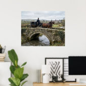 Horse-Drawn Carriage on Stone Bridge ポスター (ホームオフィス)