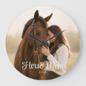 Horse Momの記念モダン ホワイトスクリプト写真 ラージ壁時計 (正面)