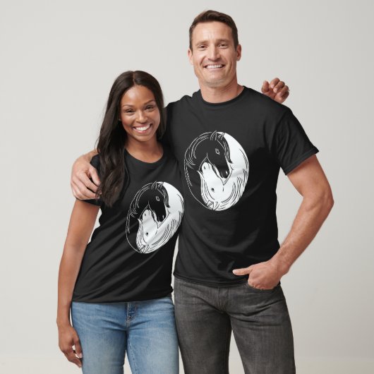 Horse Yin and Yang Tシャツ (ユニセックス)