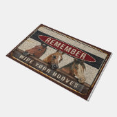 Horses Welcome Doormat | Remember Wipe Your Hooves ドアマット (アングル)