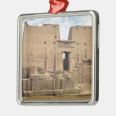 Horusの寺院の最初のパイロンの眺め メタルオーナメント (左)