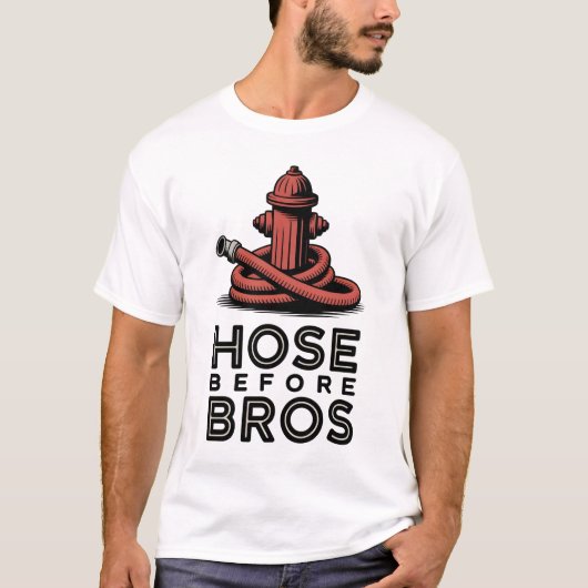 Hose Before Bros | 笑顔あふれる消防士の名言 Tシャツ (正面)