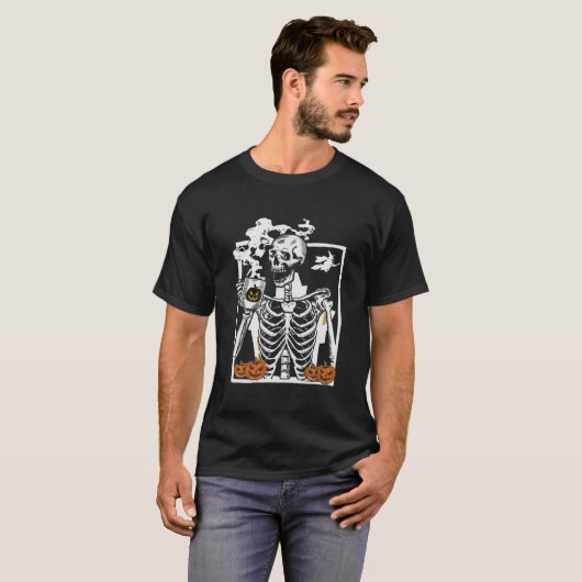 Hot Coffee Skeleton Drinking Halloween Skull Pumpk Tシャツ (正面フル)