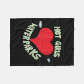 Hot Girls Love Water Parks Heart Arrow  フリースブランケット (正面(横))