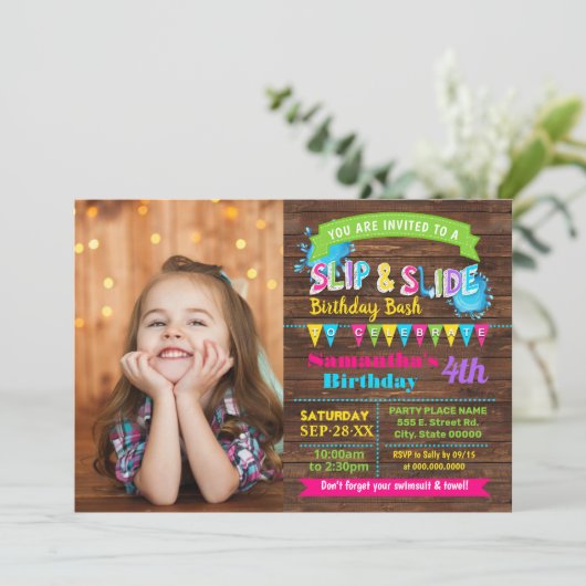 Hot Pinkスリップまたは滑ることの誕生日の夏バッシュの写真をスライド 招待状 (スタンド正面)