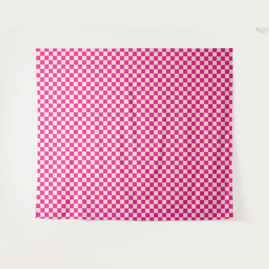 Hot pink and tan checkerboard pattern タペストリー (正面(横))