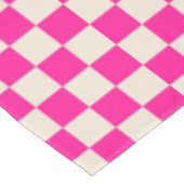 Hot pink and tan checkerboard pattern テーブルクロス (アングル)