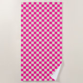 Hot pink and tan checkerboard pattern ビーチタオル (正面)