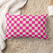 Hot pink and tan checkerboard pattern ランバークッション (ブランケット)
