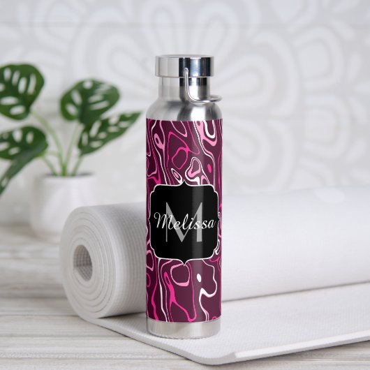 Hot pink damascus abstract swirls Custom Monogram ウォーターボトル (ヨガ (回転後))