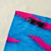 Hot Pink & Electric Blue Fuzzy Zebra Neon Y2K ビーチタオル (インサイチュ)