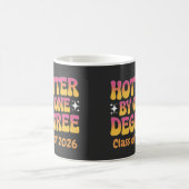 Hotter By One Degree 卒業式 2026 コーヒーマグカップ (中央)