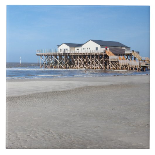 House on stilts at the ビーチof St. Peter Ording タイル (正面)