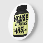 HOUSE VITAMINS (HS) 黒文字、黄色背景 ラージ壁時計 (傾斜)