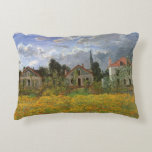 Houses at Argenteuil by Claude Monet,ヴィンテージ・アート アクセントクッション<br><div class="desc">Claude MonetのArgenteuil (1873)の家はヴィンテージの印象派の美術素晴らし建築絵画建築だ。フランスのアルゼンテウイルの小さな村で曇った日に、フローラの春の牧草地に咲く花。住宅街の隣に並ぶ農家。アーティストについて：クロード・モネは印象派の運動の創始者であフランスのり、彼の絵画の大半は絵画、（野外で）スタイルの印象派の風景を楽しむことができる。</div>