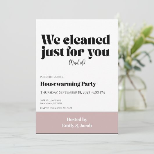 Housewarming Invitation • Funny New Home Party Inv カード (スタンド正面)