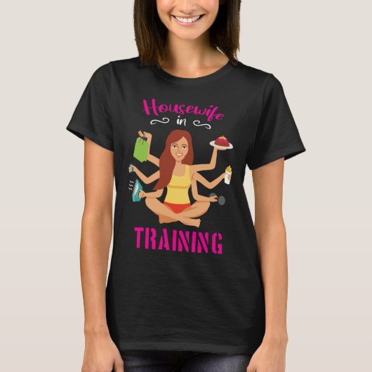Housewife In Training Graphic Tシャツ (正面)