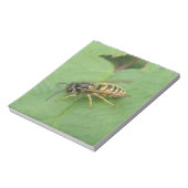 Hoverfly on a Leafメモ帳 ノートパッド (回転)