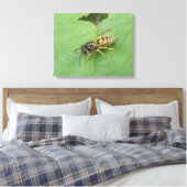 Hoverfly on a Leaf Canvas Print キャンバスプリント (インサイチュ (寝室))