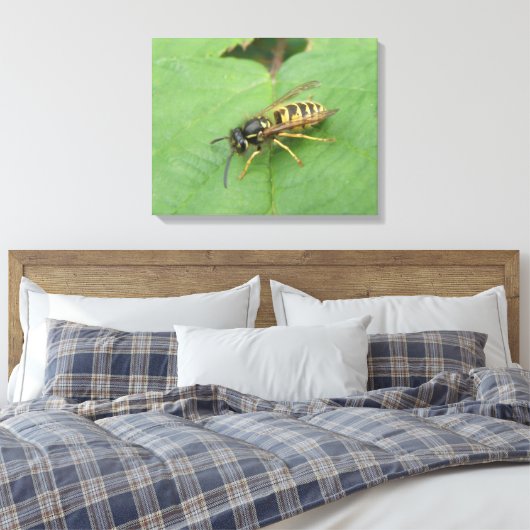 Hoverfly on a Leaf Canvas Print キャンバスプリント (インサイチュ (寝室))