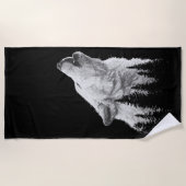 Howling Wolf Beach Towel – Black and White Forest  ビーチタオル (正面)