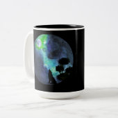 Howling Wolf Moonlight–Mystical Forest Night Water ツートーンマグカップ (正面左)