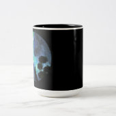 Howling Wolf Moonlight–Mystical Forest Night Water ツートーンマグカップ (中央)
