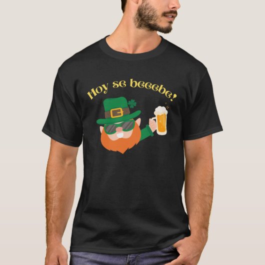 Hoy se bebe St Patrick Day leprechaun Dominican Tシャツ (正面)