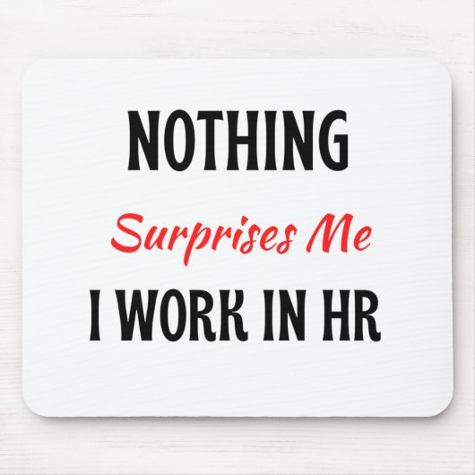 HR 2で働いている私は何も驚かない マウスパッド (正面)