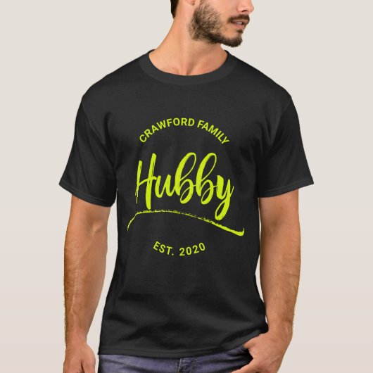 Hubby姓とEST年パーソナライズされた Tシャツ (正面)