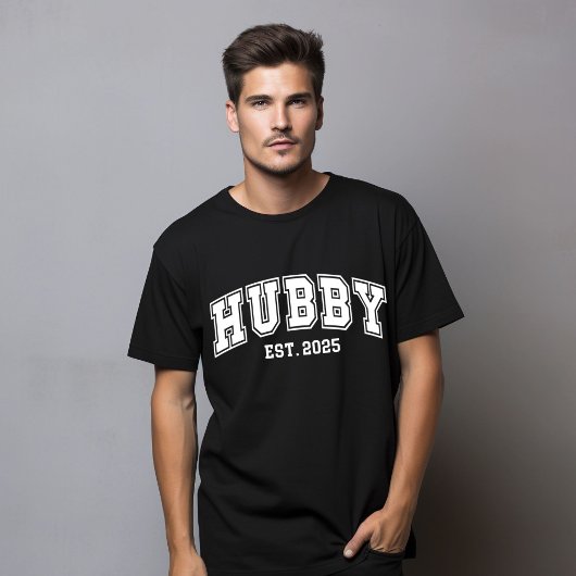 Hubby Established 2025、たった今結婚しました Tシャツ