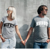 Hubby Established 2025、たった今結婚しました Tシャツ