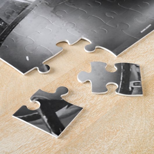 Huey Helicopters Maintenance ジグソーパズル (側面)