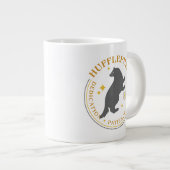 HUFFLEPUFF™バダーガーハウスプライドバッジ ジャンボコーヒーマグカップ (正面右)