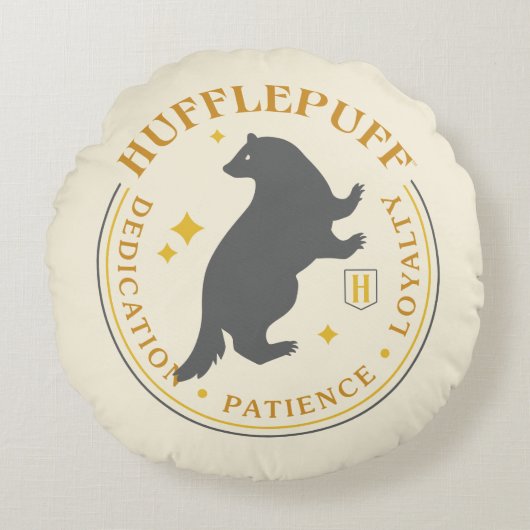 HUFFLEPUFF™バダーガーハウスプライドバッジ ラウンドクッション (正面)