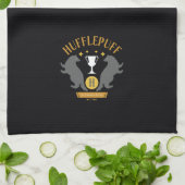 HUFFLEPUFF™バッジャー&カップハウスプライドグラフィック キッチンタオル (折り畳み)