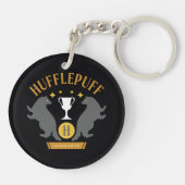 HUFFLEPUFF™バッジャー&カップハウスプライドグラフィック キーホルダー (裏面)