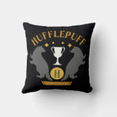 HUFFLEPUFF™バッジャー&カップハウスプライドグラフィック クッション (裏面)