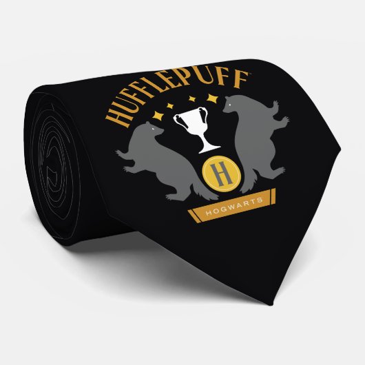 HUFFLEPUFF™バッジャー&カップハウスプライドグラフィック ネクタイ (ロール)